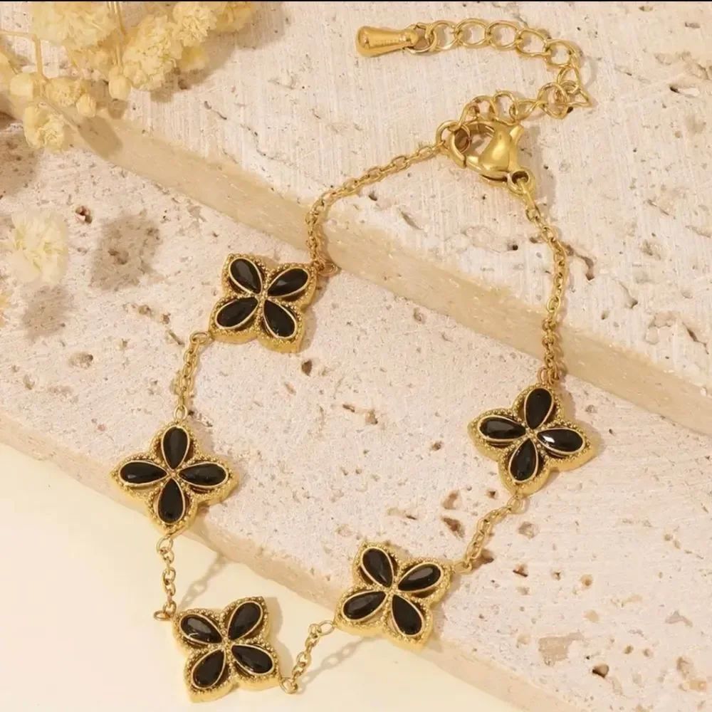 18k Gold Plated Black Clover Flower Bracelet